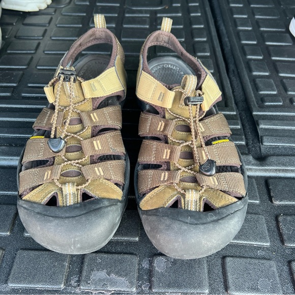 Keen Men\'s Size 11 Newport Hydro Olive Green Antique Bronze Water Sandals main image 4